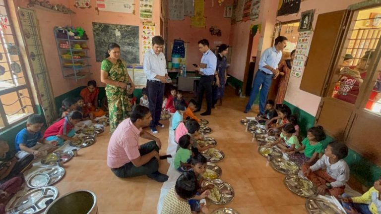 भोपाल कलेक्टर ने ऐसा क्या किया कि सोशल मीडिया में हो गए वायरल, हर कोई कर रहा चर्चा