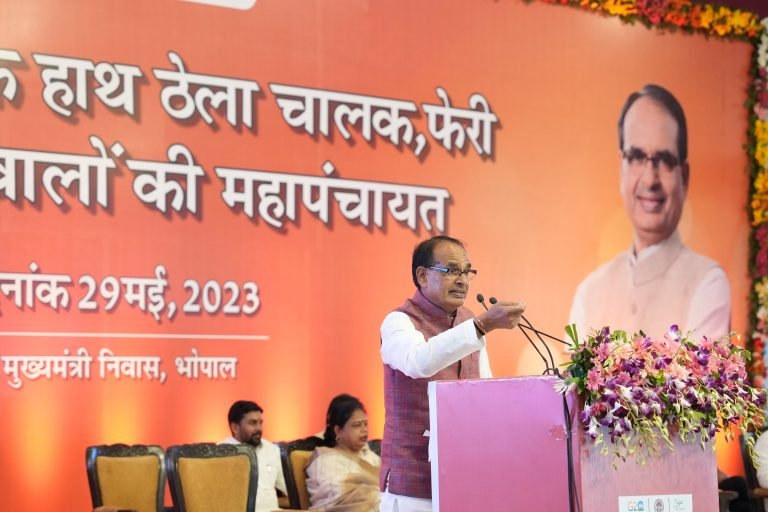 पथ विक्रेताओं को घर बनाकर देगी एमपी सरकार, पैसों की वूसली बंद की जाएगी