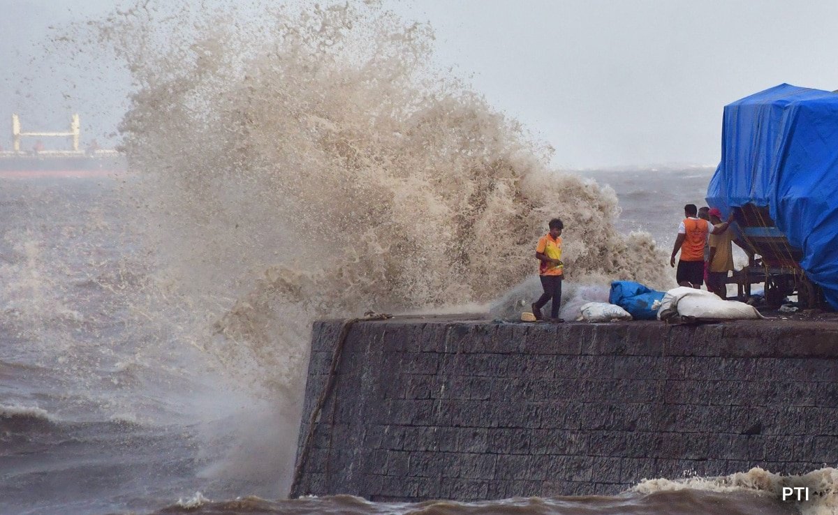 slkfminc_cyclone-biparjoy-pti_625x300_13_June_23.jpg