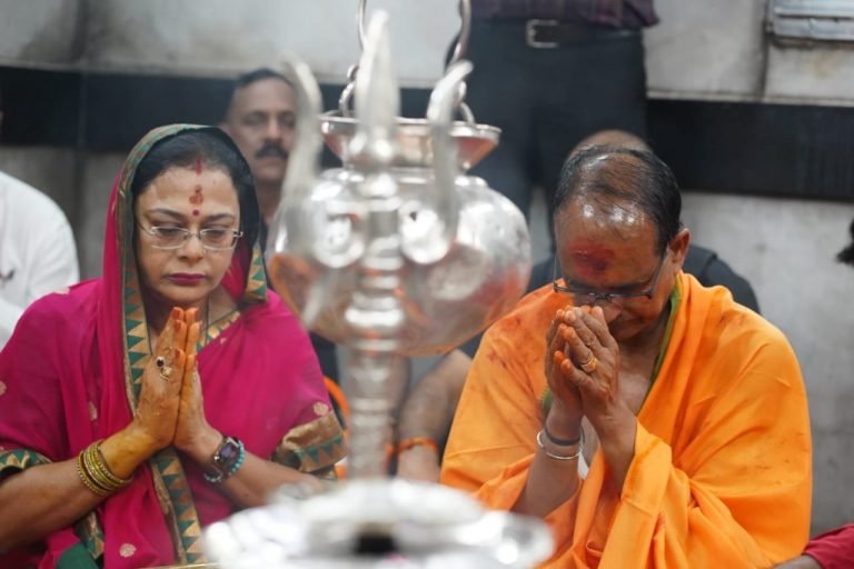 महाकाल की सवारी में शामिल हुए मुख्यमंत्री शिवराज, प्रदेश की समृद्धि की कामना की