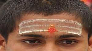 छिंदवाड़ा में तिलक लगाकर स्कूल आए छात्रों को टीचर ने धमकाया