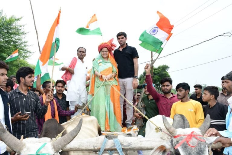 इनकम टैक्स डिप्टी कमिश्नर की पत्नी प्रियंका, दिग्विजय सिंह के भाई को देंगी टक्कर
