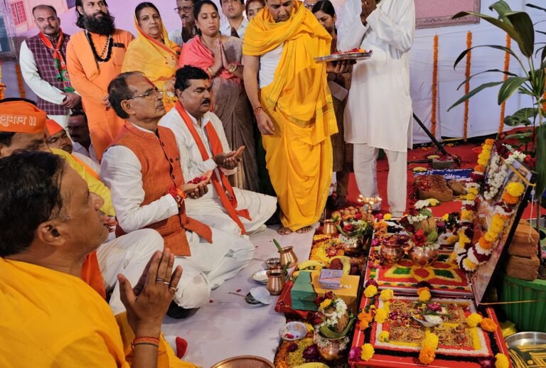 कमल नाथ से ‘हनुमान जी’ का पेटेंट छीनने छिंदवाड़ा पहुंचे शिवराज सिंह चौहान