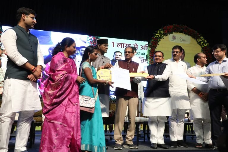 सीएम शिवराज ने एमपी में 70 हजार परिवारों ने कराया गृह प्रवेश