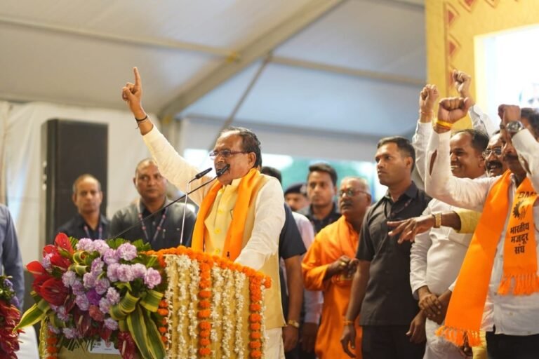 पंचायत सचिवों को समयमान वेतन, 7वां वेतनमान, नियमित कर्मचारियों वाले लाभ मिलेंगे