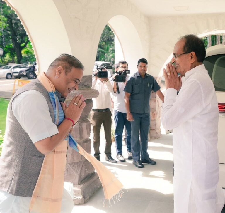 देखिए VIDEO कैसे शिवराज ने उड़ाई योगी आदित्यनाथ और हेमंता विश्व शर्मा की नींद
