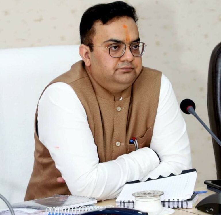 बारिस से खराब फसलों के नुकसान का आंकलन करेगी संयुक्त टीम : डीएम