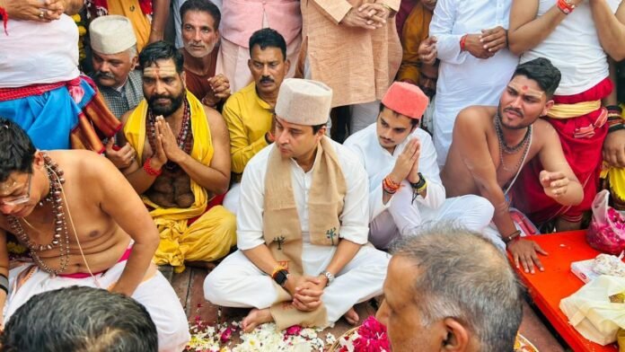 jyotiraditya scindia with maharayaman scindia