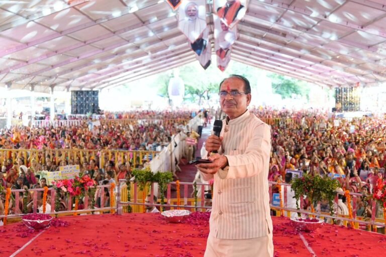 बहनों को लेकर शिवराज हुए भावुक बोले – मैंने पैसा नहीं सम्मान दिया है, मेरी अंतिम सांस तक ये योजना चलेगी