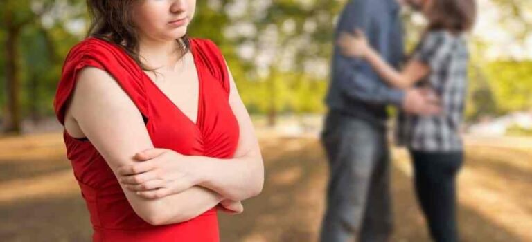 girl friend force for sex her boyfriend with friend, when he say no, penis cut