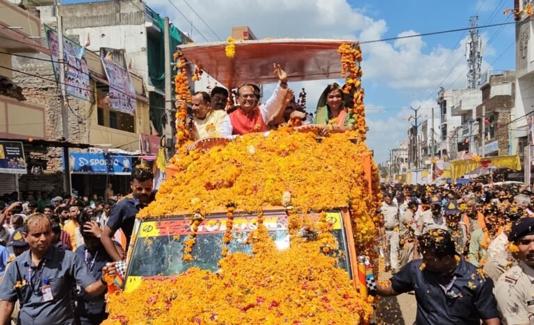 कांग्रेस सरकार पैसों के लिए रोती थी, हम छाती ठोककर कर रहे- पैसों की कमी नहीं है