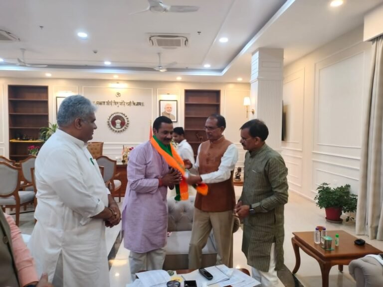 कांग्रेस को झटका, दमोह के दिग्गज नेता राघवेंद्र सिंह लोधी की घर वापसी