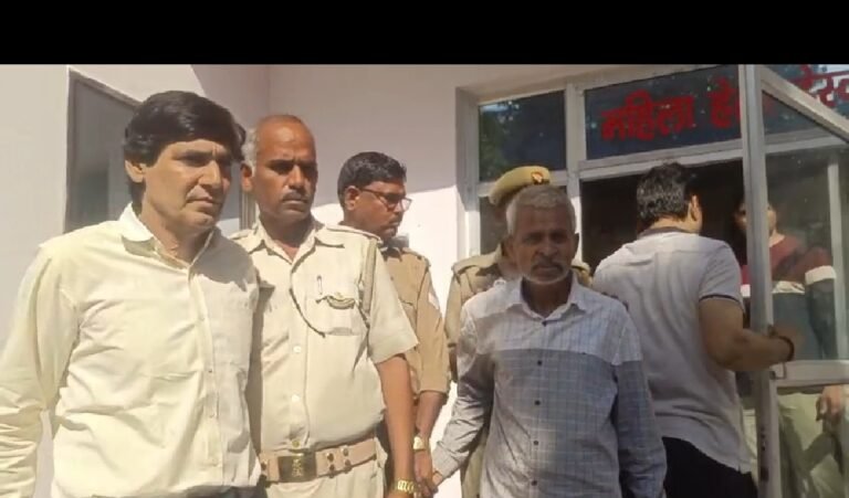 दस हजार रुपए की रिश्वत लेते जिलेदार शहजाद अली को एण्टी करप्शन टीन ने किया गिरफ्तार