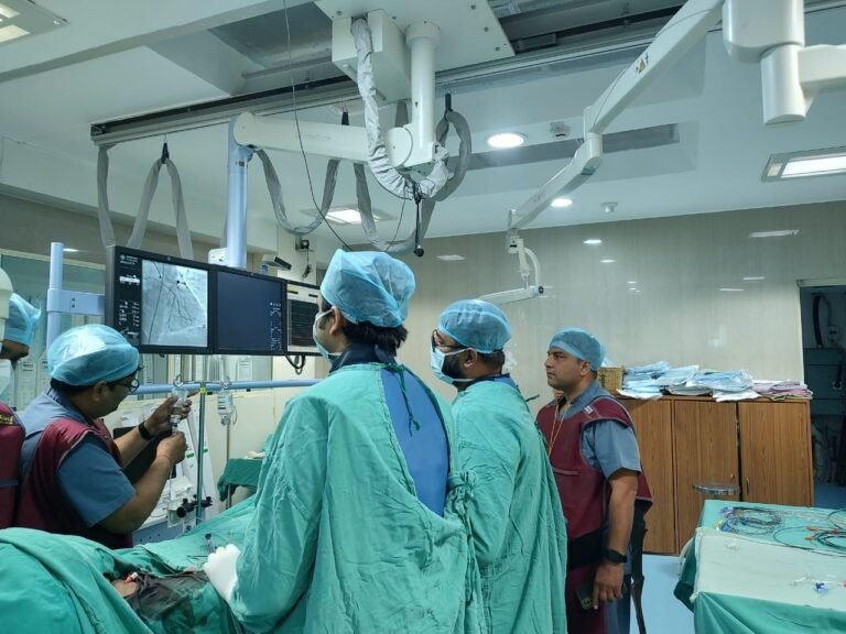 हृदय की गंभीर परेशानी से जूझ रहे HIV पॉजिटिव मरीज का सफल इलाज