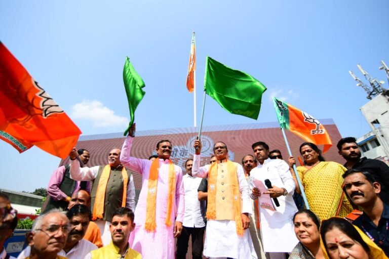 MP Ke Man Me Modi : फिर इस बार भाजपा सरकार के नारे के साथ भाजपा के रथ रवाना