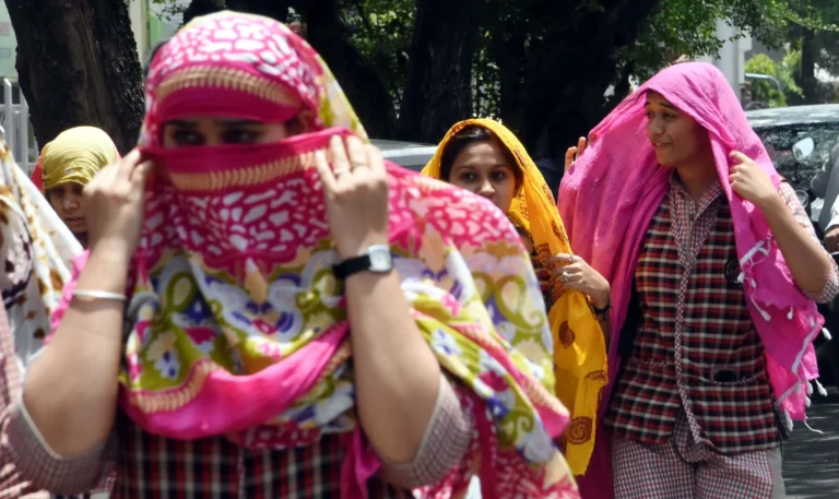 मध्य प्रदेश में कई जगहों पर उमस कर रही बेहाल, ठंड के लिए करना होगा इंतजार