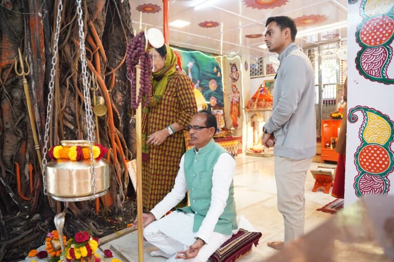 पूजा पाठ कर शिवराज सीएम हाउस से विदा