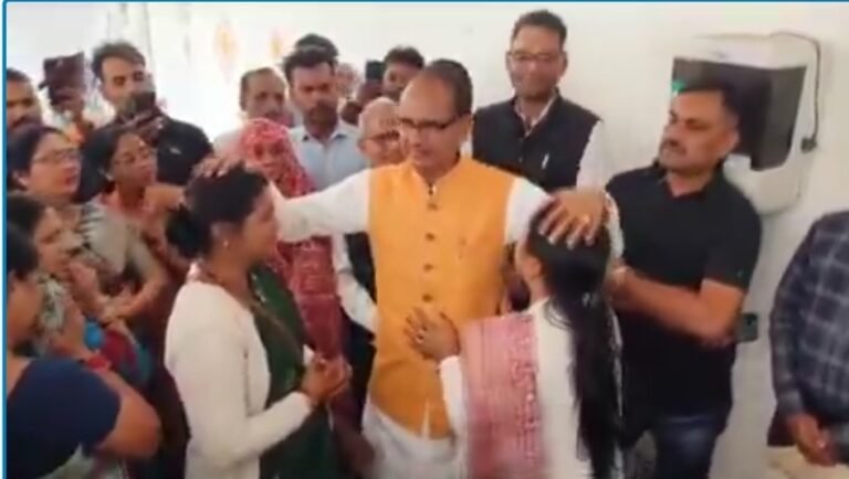 अपने भैया मुख्यमंत्री शिवराज सिंह से मिलकर बहनों के निकले आंसू