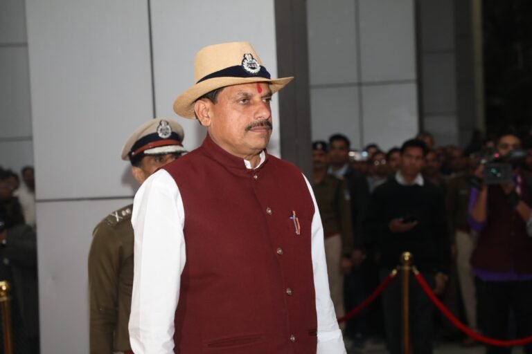 मुख्यमंत्री डॉ. मोहन यादव को पीएचक्यू में पुलिस बल ने दिया गार्ड ऑफ ऑनर