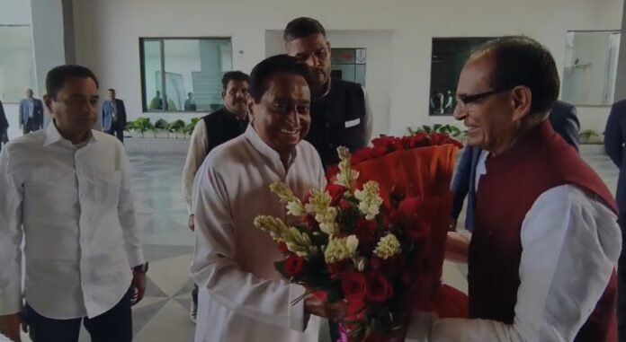 Kamal nath and nakul naath to CM SHivraj Singh Chauhan Kamal nath and nakul naath to CM SHivraj Singh Chauhan