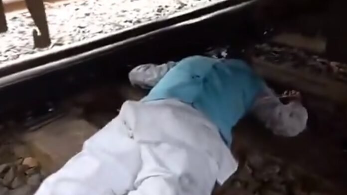 The train passed over the young man, but he still survived The train passed over the young man, but he still survived