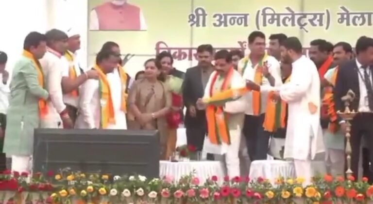 छिंदवाड़ा पहुंचे सीएम डॉ मोहन यादव, कांग्रेसियों को दिलाई भाजपा की सदस्यता,104 करोड़ के विकास कार्यों का किया भूमिपूजन