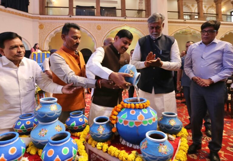 मुख्यमंत्री ने जल कलश यात्रा का किया शुभारंभ