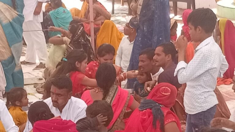 सागर की केंद्रीय जेल में मनाया गया भाईदोज, हजारों की संख्या में बंदी भाइयों को टीका लगाने पहुंची बहनें।