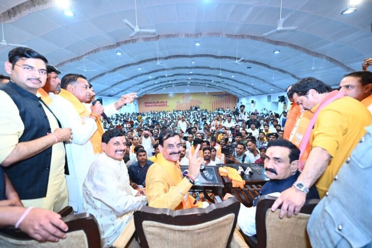 कांग्रेस के अमरवाड़ा विधायक एवं रीवा,इंदौर और आगर मालवा के हजारों कार्यकर्ता भाजपा में शामिल।