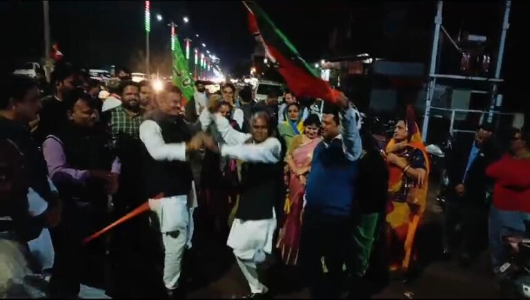 गुना लोकसभा सीट से केंद्रीय मंत्री ज्योतिरादित्य सिंधिया को प्रत्याशी बनाए जाने पर जमकर नाचे भाजपा कार्यकर्त्ता व गुना विधायक।