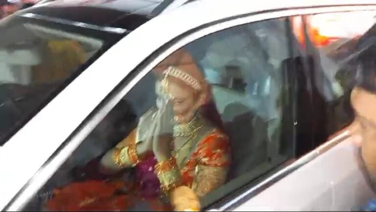 पवन सिंह की ना के बाद आसनसोल से शत्रुघ्न सिन्हा के खिलाफ चुनाव लड़ेंगी अक्षरा सिंह.? सवाल पर भोजपुरी एक्ट्रेस हाथ जोड़कर निकली।