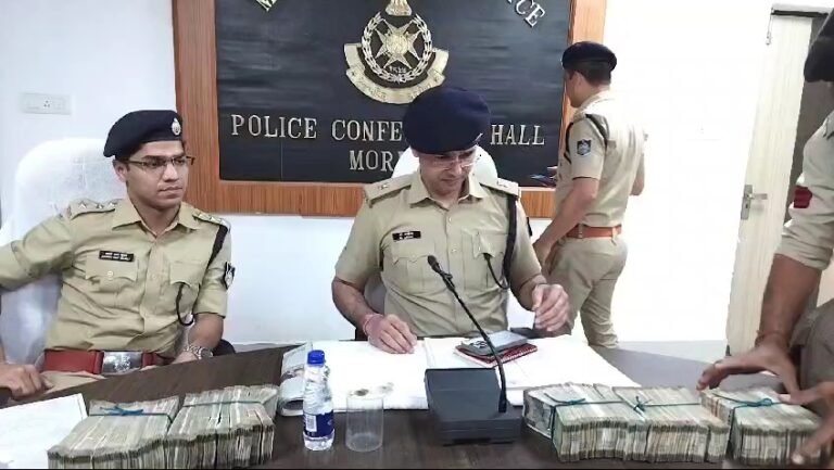 मुरैना पुलिस ने चोरी की घटना का किया खुलासा 77 लाख 78 हजार रुपए किए बरामद।