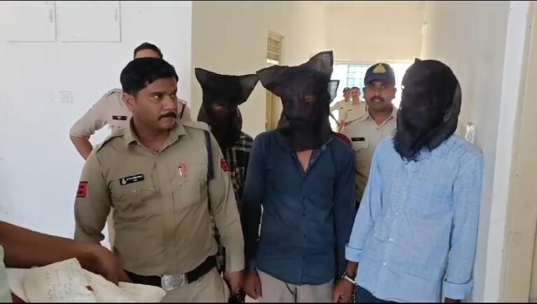 पुलिस ने किया सेना के जवान के अंधे कत्ल का खुलासा 9 महीने पहले नदी में मिली थी जवान की लाश चार लोग गिरफ्तार।