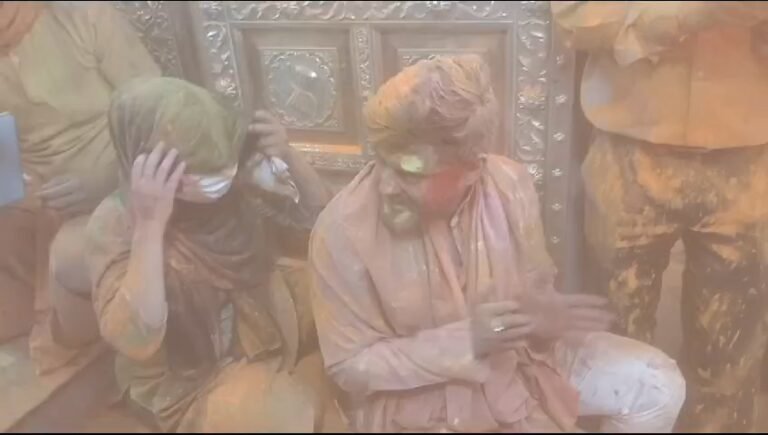 महाकाल मंदिर में भस्म आरती के दौरान गुलाल से भड़की आग,13 पुजारी और सेवक झुलसे, 6 की हालत गंभीर इंदौर रेफर किया।