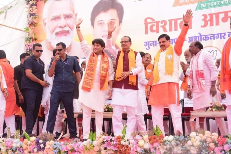 केंद्रीय मंत्री ज्योतिरादित्य सिंधिया ने गुना-शिवपुरी लोकसभा से दाखिल किया नामांकन