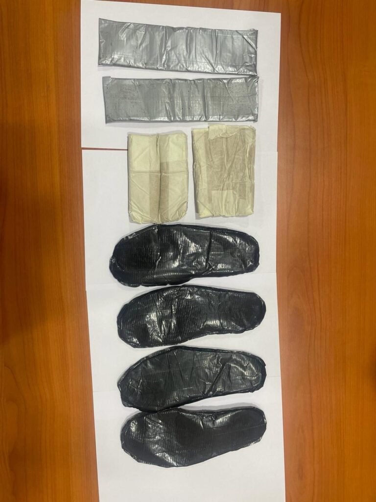 इंदौर एयरपोर्ट पर एक युवक से करोड़ों का विदेशी सोना बरामद।