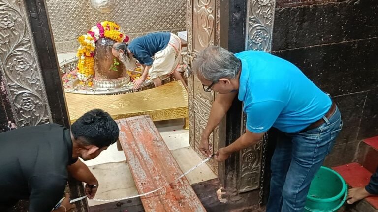 अग्निकाण्ड के बाद श्रद्धालु और पुजारियों की सुरक्षा व्यवस्था पुख्ता करने के लिए, फॉरेंसिक फायर विशेषज्ञों की टीम पहुंची महाकाल मंदिर।