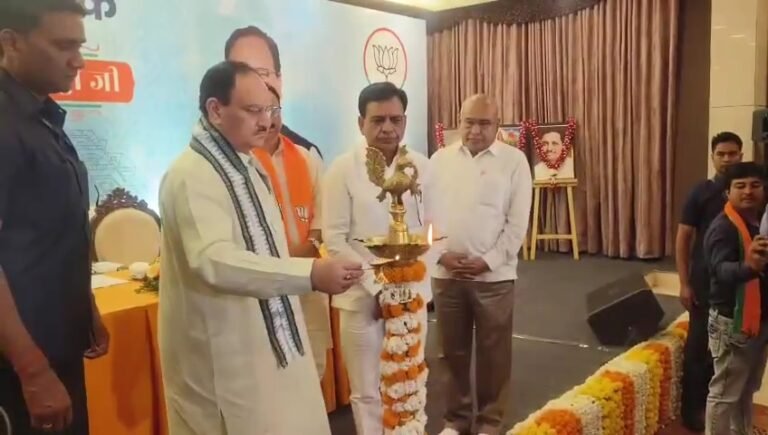 भाजपा के राष्ट्रीय अध्यक्ष जेपी नड्डा पहुंचे इंदौर, चुनाव प्रबंधन समिति और कोर कमेंटी की बैठक में हुए शामिल।