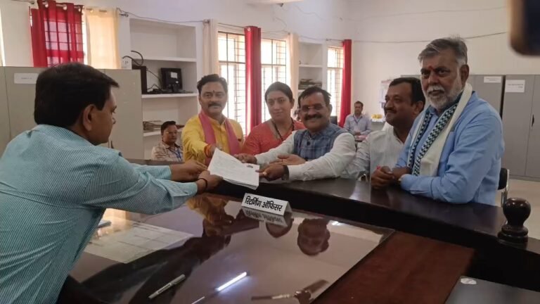 भाजपा प्रदेशाध्यक्ष एवं खजुराहो लोकसभा प्रत्याशी विष्णु दत्त शर्मा ने नामांकन किया दाखिल,केंद्रीय मंत्री स्मृति ईरानी सहित कई बड़े नेता हुए शामिल।