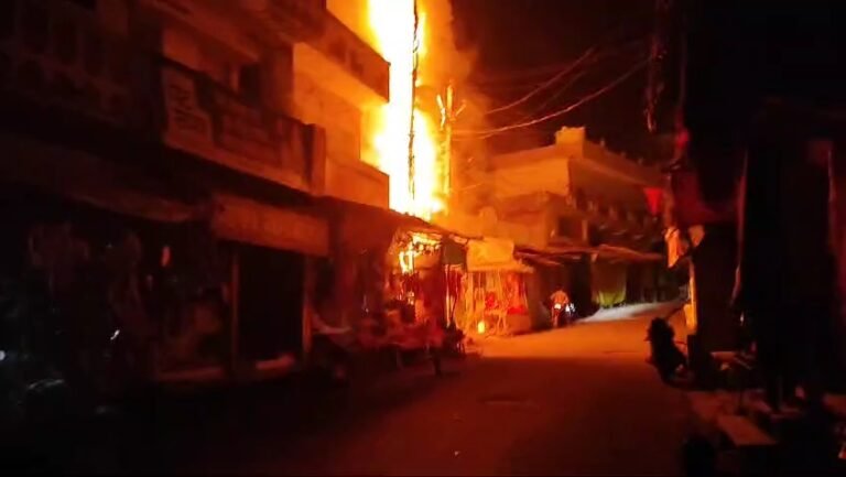 तीर्थनगरी ओंकारेश्वर में डीपी में लगी आग, मचा हड़कंप।