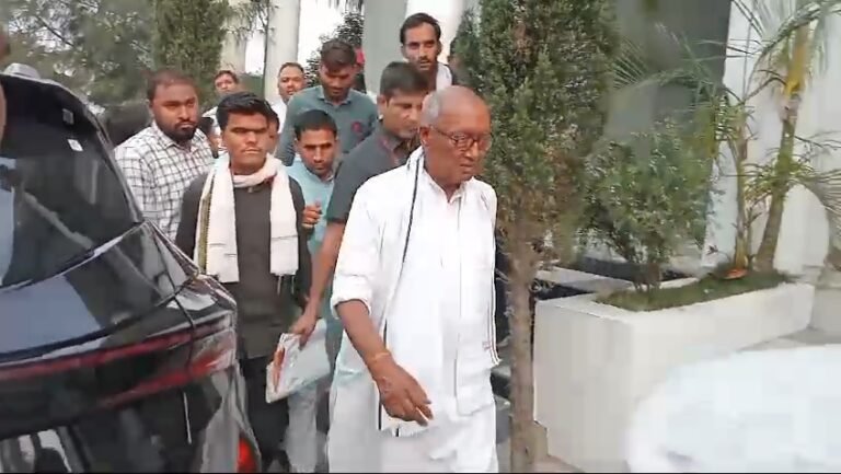 दिग्विजय सिंह ने पदयात्रा को लेकर की पत्रकारों से चर्चा, भाजपा पर भी कसा तंज।