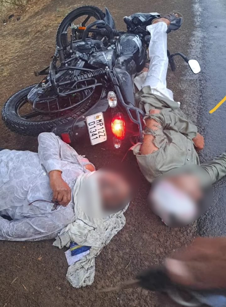 बेमौसम बरसात में बिजली गिरने से दो की मौत।