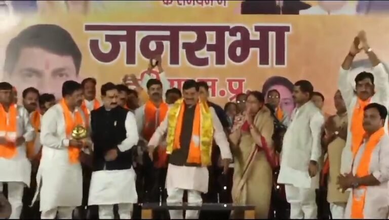 सी.एम अपने 25 मिनट के भाषण में राम और हिंदू मुस्लिम पर बोलते रहे लेकिन महंगाई, स्वास्थ्य, शिक्षा, और रोजगार के बारे में बोले।