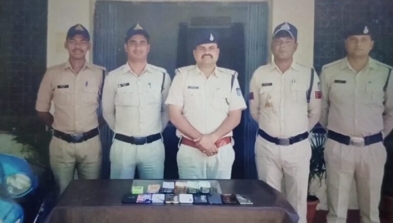 लाखों का दाव लगाते हुए 7 जुआरी पकड़े।