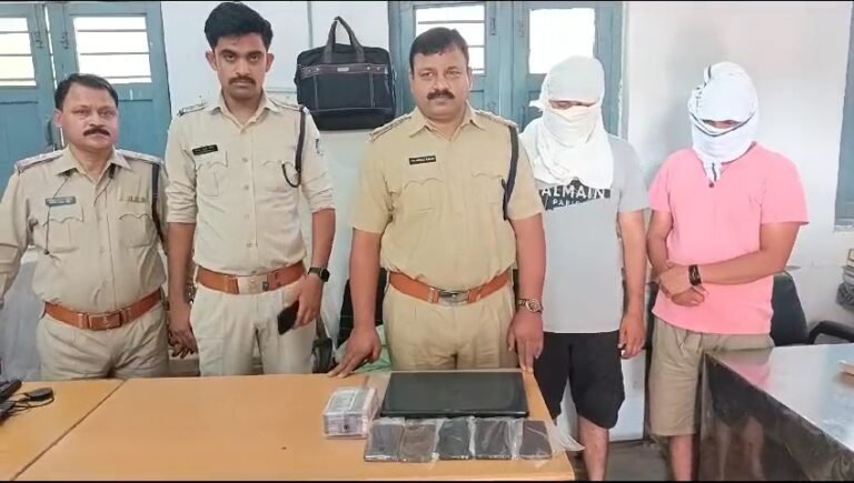 शहर में आईपीएल सट्टा खिलाने वाले दो आरोपियों को पुलिस ने किया गिरफ्तार 1 लाख 28 हजार नगद व लैपटॉप और अन्य सामग्री जप्त।