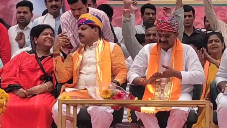 परशुराम जयंती के उपलक्ष्य में प्रदेश सरकार के मुख्यमंत्री मोहन यादव व् मंत्री कैलाश विजयवर्गीय  महू के जानापाव कुटी स्थित भगवान् परशुराम जी की जन्म स्थली पहुंचे