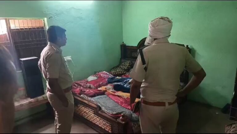 गोली नाबालिग लड़के ने अपनी नाबालिग प्रेमिका की मां को मारी गोली पीड़ित महिला की  हालत गंभीर।