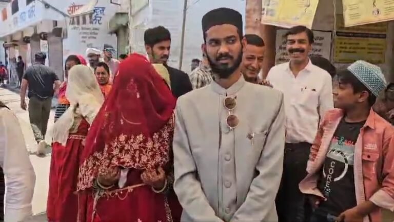 लोकतंत्र की खूबसूरत तस्वीर खण्डवा के कुण्डलेश्वर वार्ड से निकलकर सामने आई।