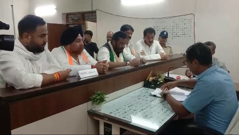 धारा 307 का आरोपी  अक्षय बम को गिरफ्तार करवाने व पुलिस को सहयोग करने के लिए कांग्रेस ने 55 सदस्यीय निगरानी उड़न दस्ते का गठन किया