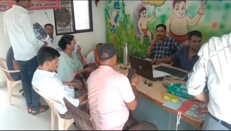 निवाडी जिले में पकड़ा गया भ्रष्टाचार कर्मचारी, लोकायुक्त ने रिश्वत लेते रंगे हाथ किया गिरफ्तार।